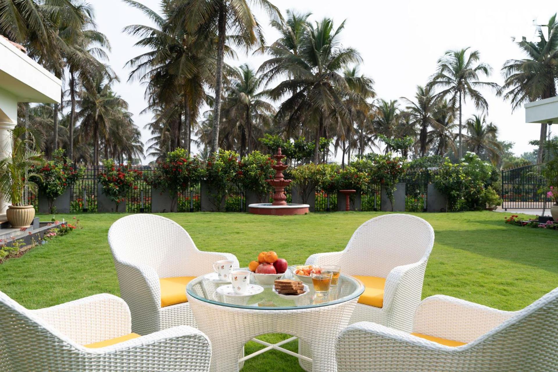 Stayvista At Silver Oak Farm - Breakfast Included Bangalore Esterno foto